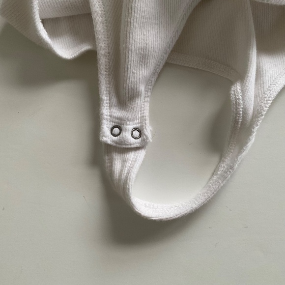 Abercrombie & Fitch Wrap Sleeveless Bodysuit Sz L White Stretch Capsule Ribbed - Picture 9 of 13